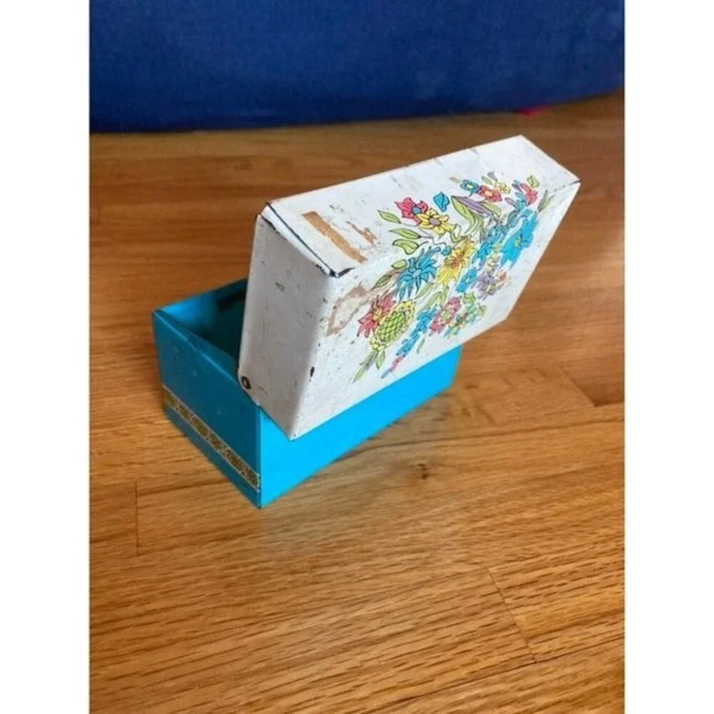 Vintage Floral Recipe Box Holder